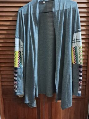 Gray Open Front Cardigan with Colorful Patterned Sleeves